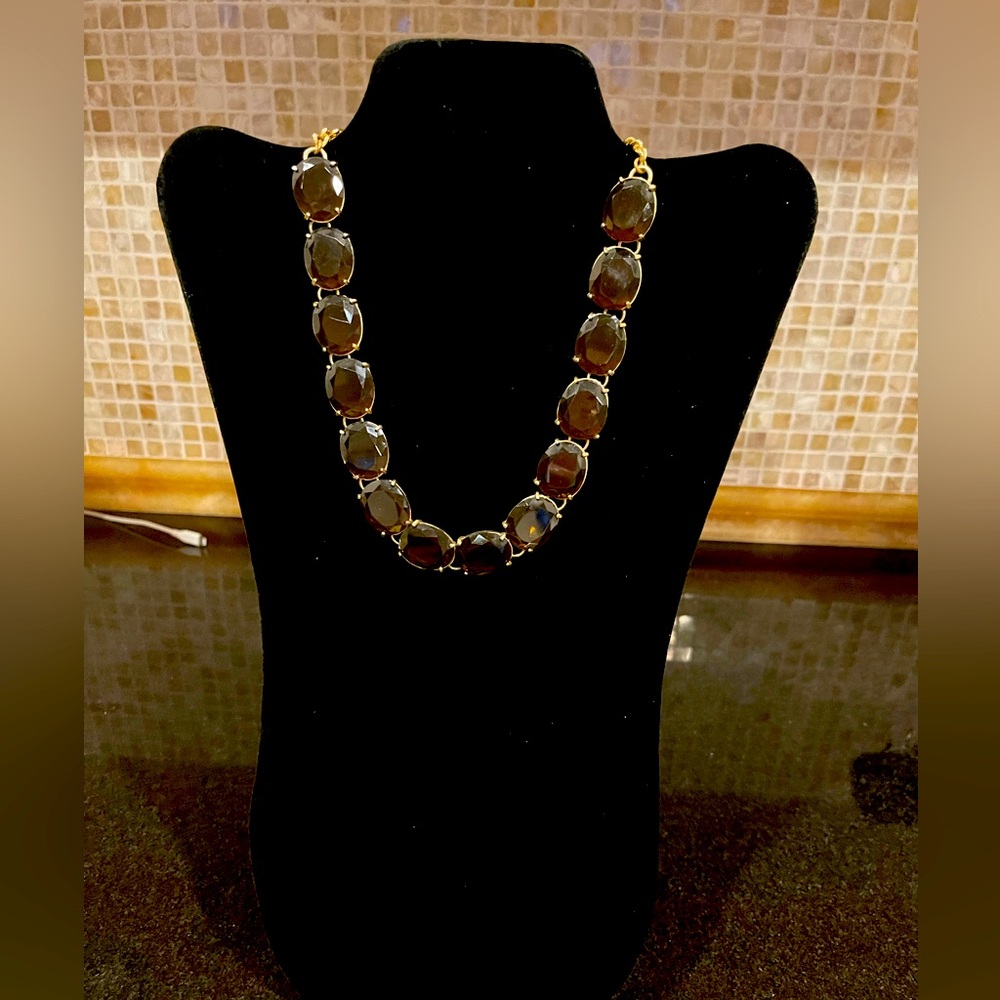 Gorgeous topaz / brown color stone necklace in gold-tone.